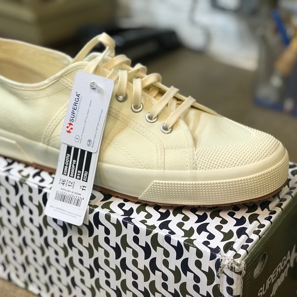 superga ecru